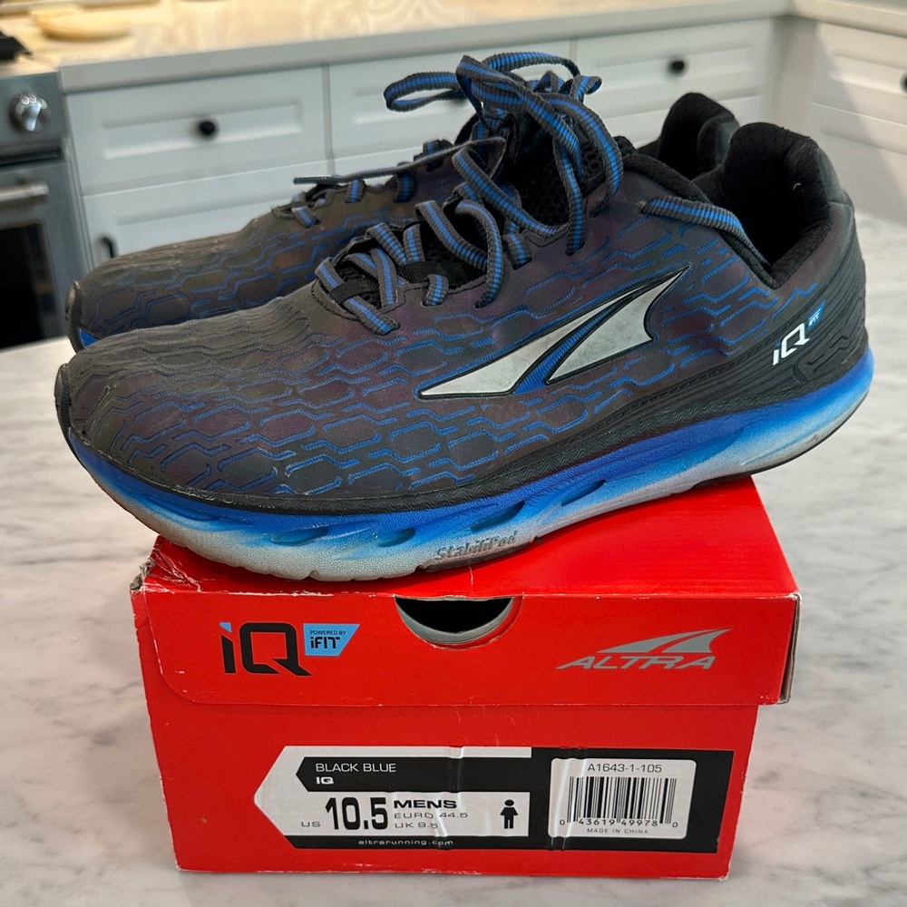 Altra iQ Running Shoes - Black and Blue